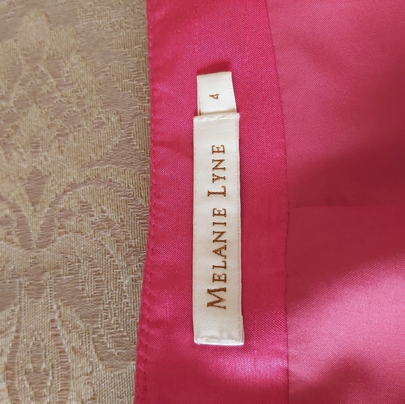 Melanie- Lyne out fit Size 4 - Picture 5 of 10